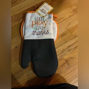 2 piece set pot holder and oven mitten thanks giving print